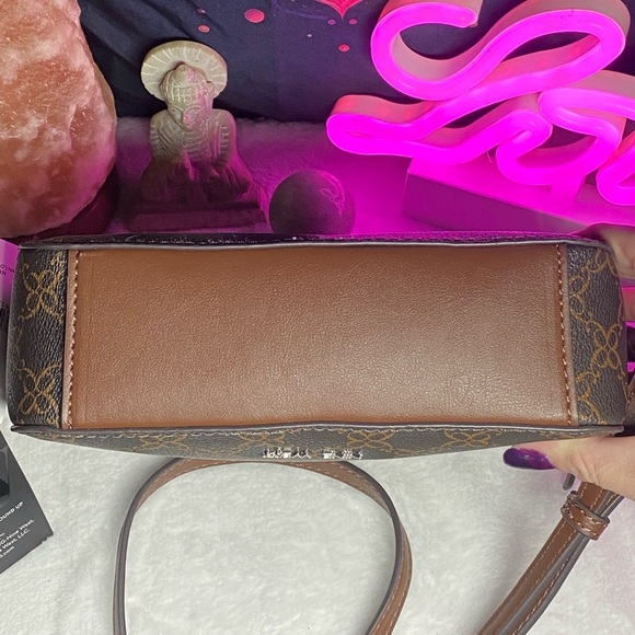 NWT Nine West Calandra Crossbody - Picture 5 of 5